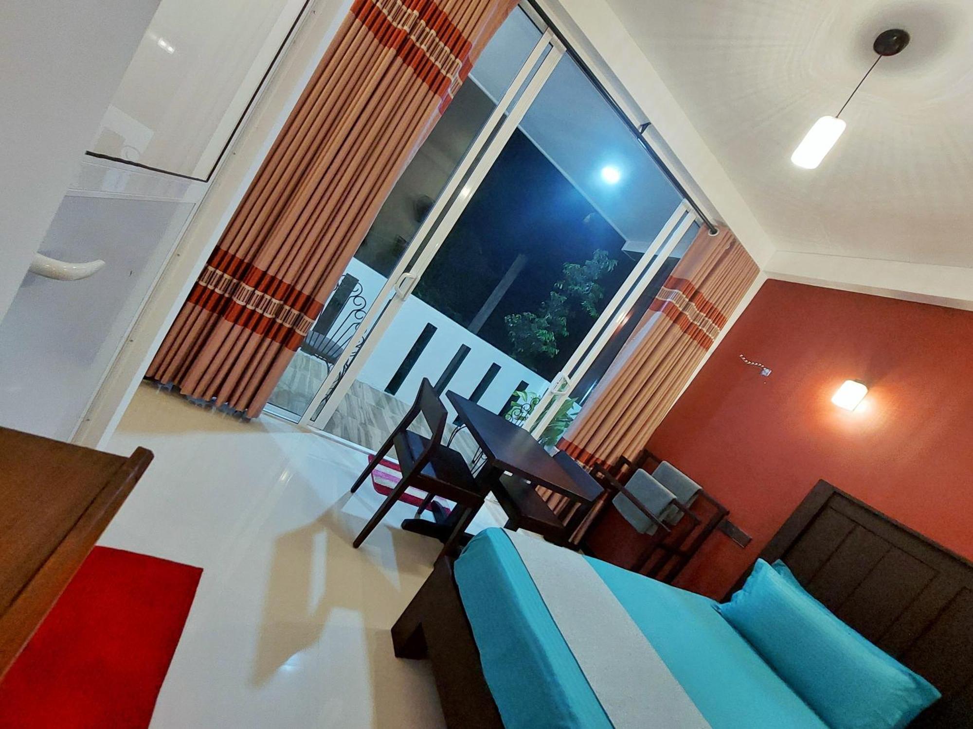 Chen Villa - Near Airport Негомбо Екстер'єр фото