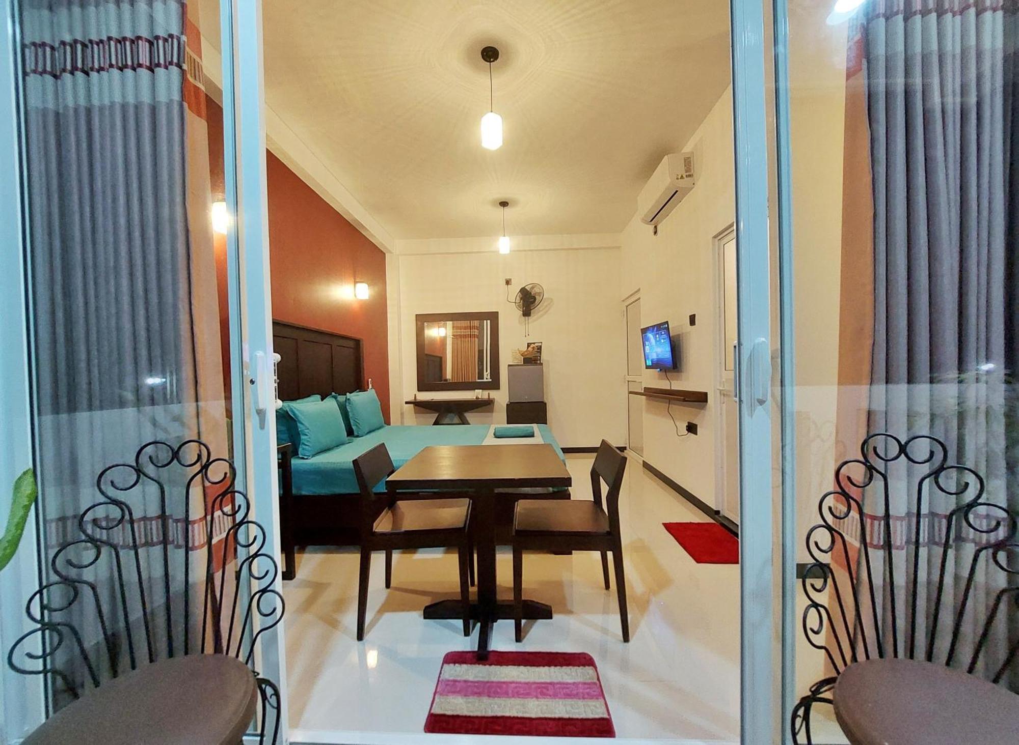 Chen Villa - Near Airport Негомбо Екстер'єр фото